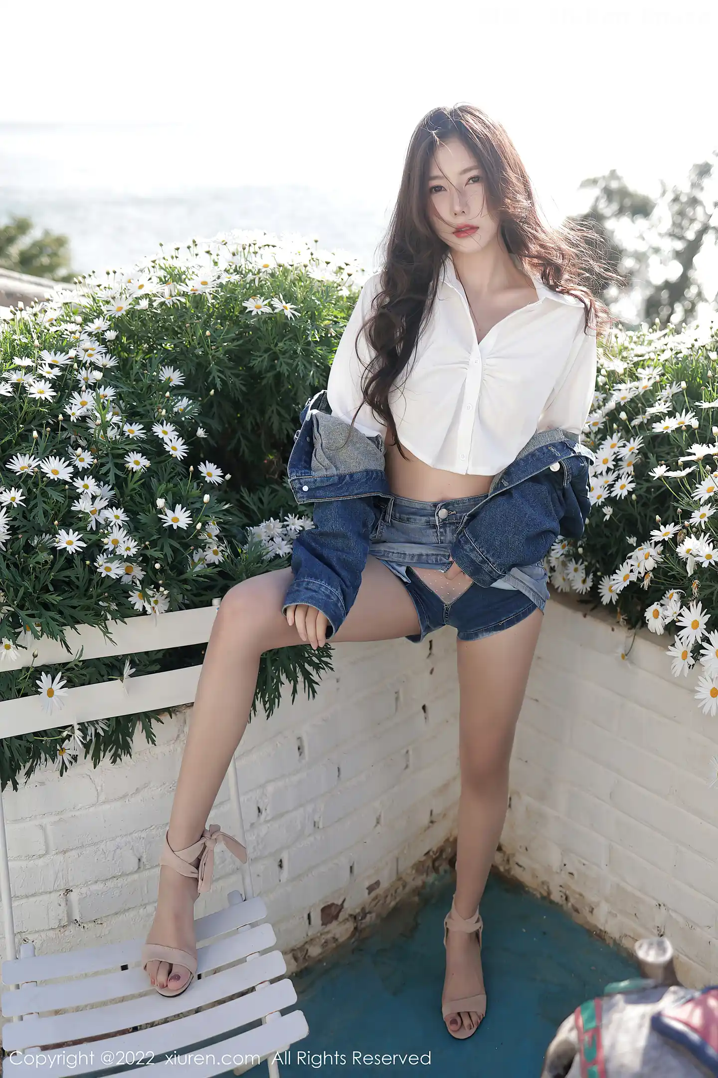 图片[4]-[XiuRen秀人网]VOL.5013 模特尹甜甜大理旅拍户外性感白T配牛仔短裤秀完美身材诱惑写真59P-秀人网官方网站